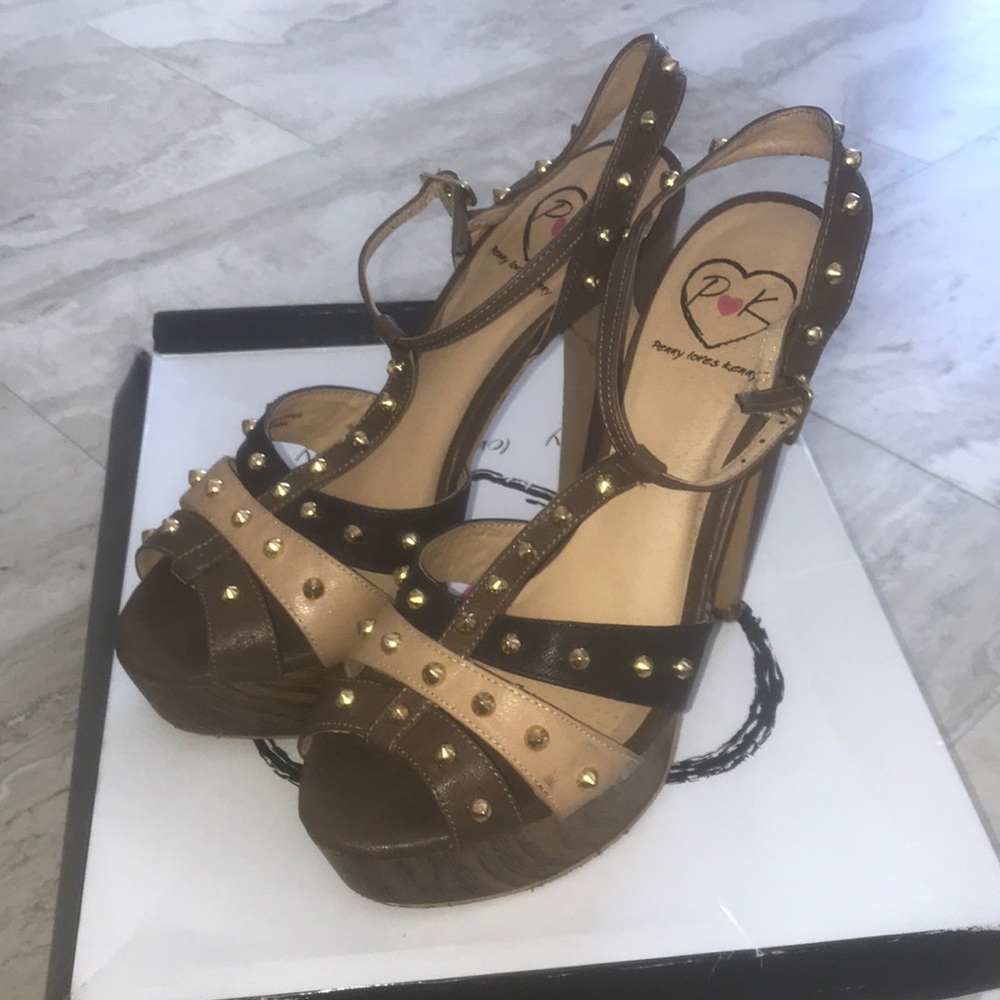 Neutral platform heel